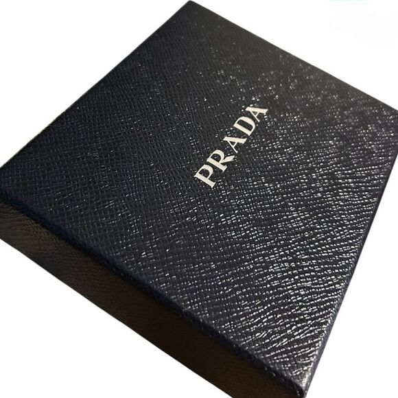 PRADA
Women's Saffiano Bi-Fold Leather Wallet in Cream - comes with box & COA - Picture 17 of 17